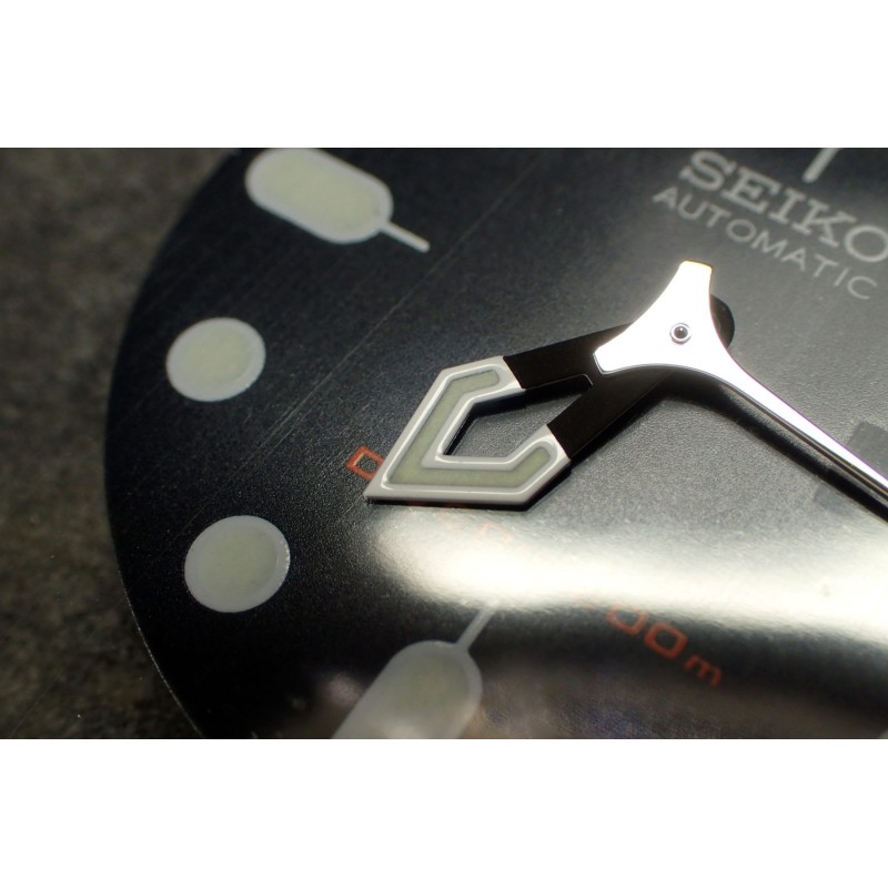 THE . FINAL . FANTASY . ONE - WHITE + BLACK - SEIKO HOUR HAND NTH-H-01-W